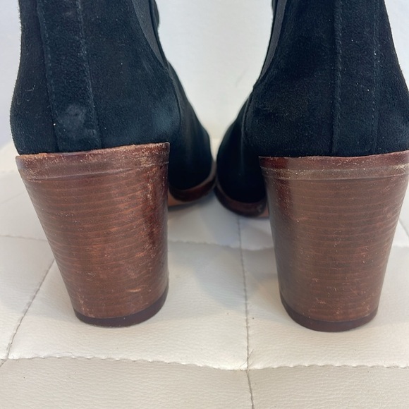 Women’s 9.5 Vince Vero Cuoio Ankle Bootie Black Suede Heel Fall Boots - Picture 3 of 6